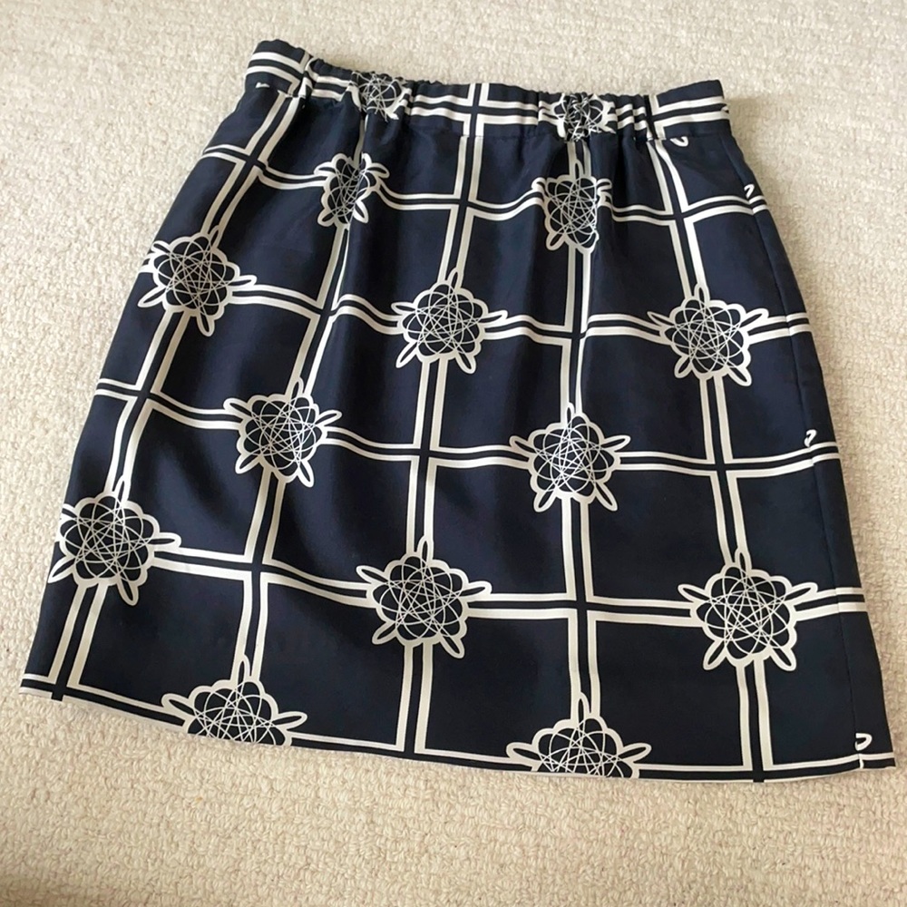 Like New Fossil skirt size Small. SMOKE FREE HOME.